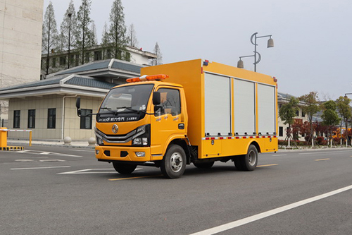 多利卡救險車