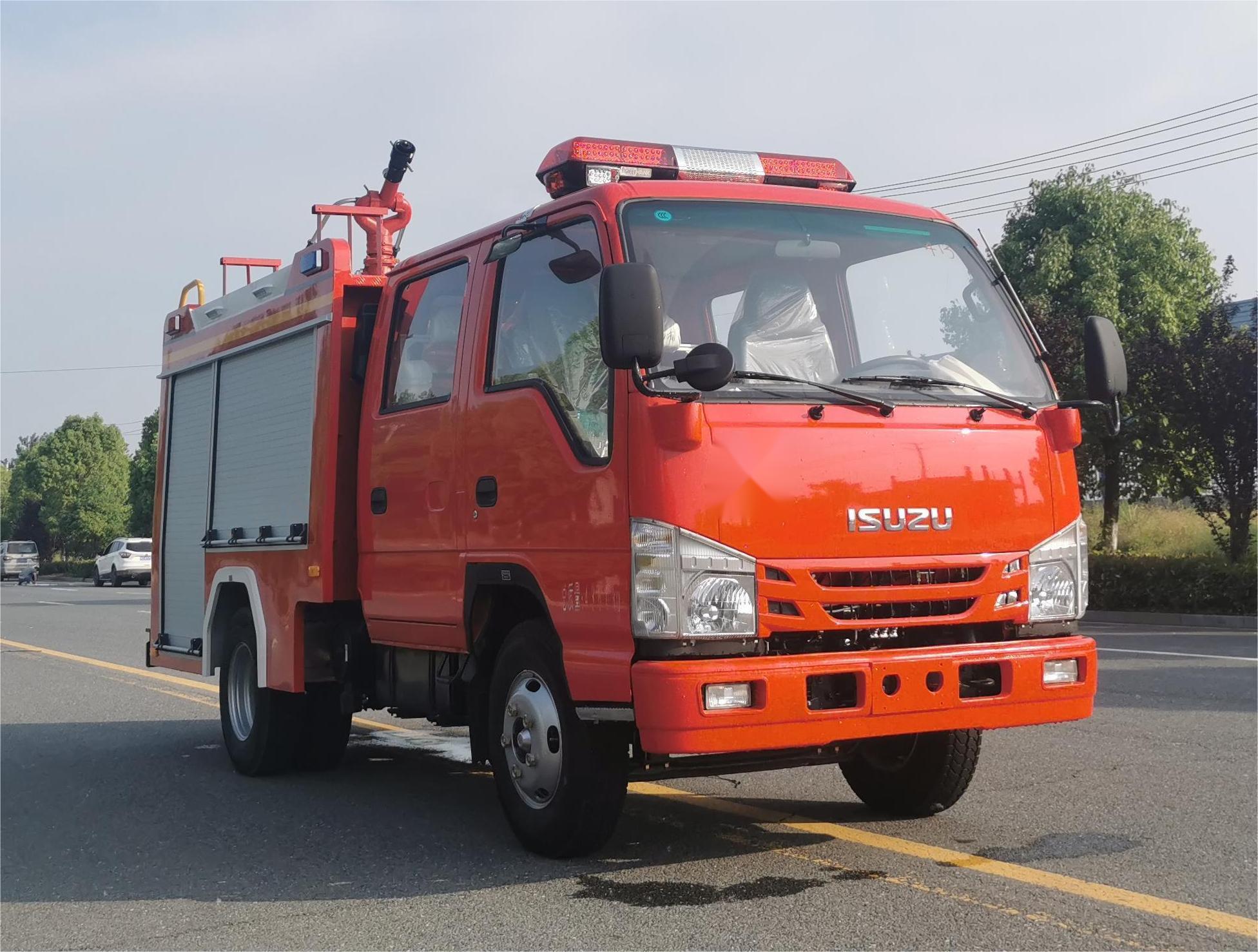 藍(lán)牌五十鈴1.5噸水罐消防車