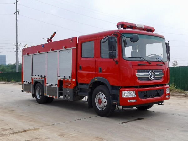 東風(fēng)7噸水罐消防車